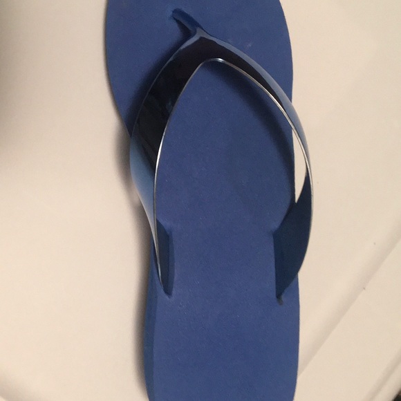 💙BLUE METALLIC FLIP FLOPS💙 NWOT - Picture 7 of 7